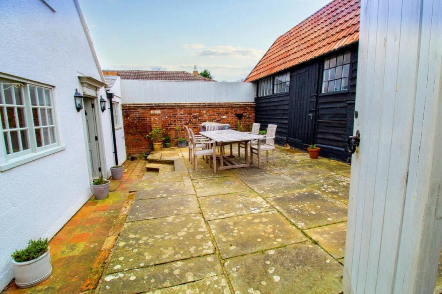 Elegant Oak Beamed House In Pretty Village - Cambridge Homehost Buckden  Exterior photo