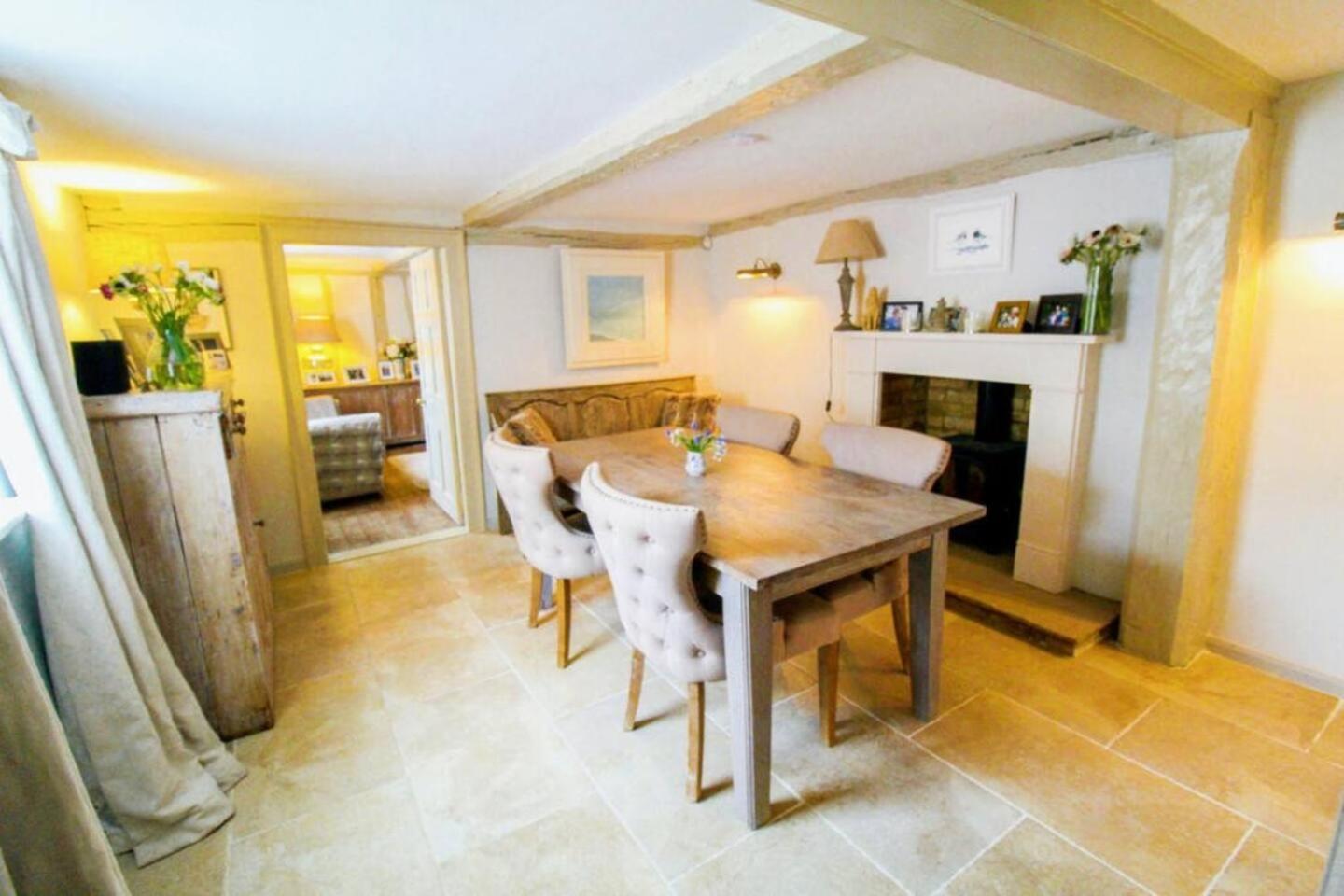 Elegant Oak Beamed House In Pretty Village - Cambridge Homehost Buckden  Exterior photo